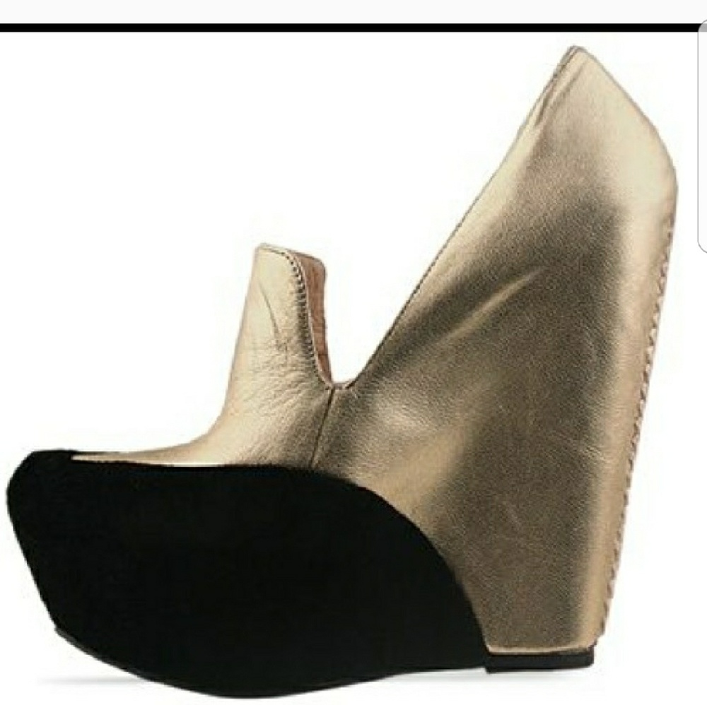 Shoe